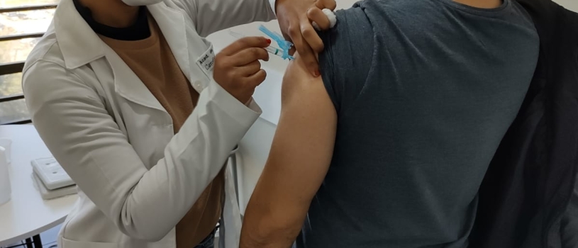 ESTAGIÁRIOS ACADÊMICOS DE PSICOLOGIA RECEBEM SEGUNDA DOSE DA VACINA CONTRA COVID-19