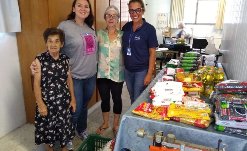 Lar das Vovozinhas recebe alimentos arrecadados por meio do vestibular social da FISMA