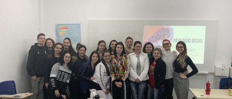 ENFERMAGEM PARTICIPA DE AULA MULTIDISCIPLINAR SOBRE INTERFERÊNCIAS EM NUTRIÇÃO