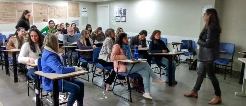 DISCIPLINA DE ESTUDOS DA FAMÍLIA REALIZA ATIVIDADE PRÁTICA NA SALA DOS ESPELHOS