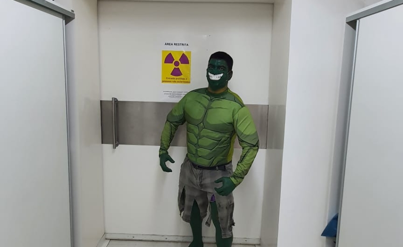 PROFESSOR DA FISMA VIVE DIA DE “Incrível Hulk” PARA ATENDIMENTO A PACIENTE
