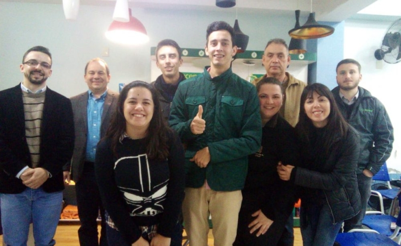 ACADÊMICOS DE GESTÃO COMERCIAL PARTICIPAM DE AULA EM AMBIENTE EMPRESARIAL