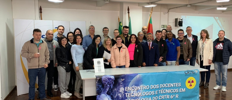 Coordenador do curso Técnico em Radiologia palestra em evento em Porto Alegre