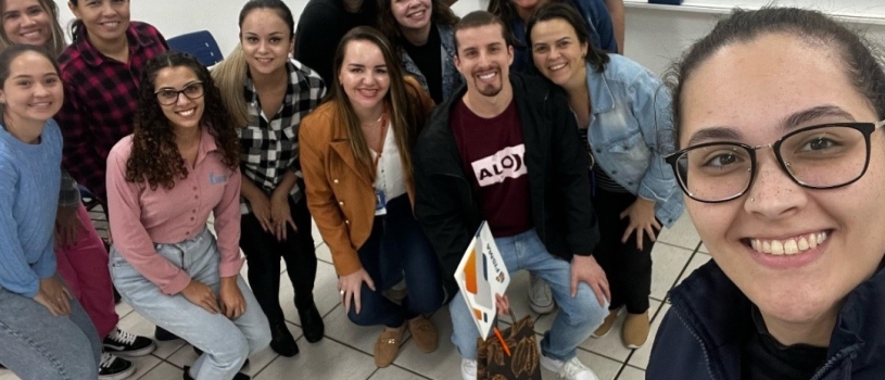 Curso de enfermagem promove bate-papo sobre cuidados com pessoas portadoras de HIV/AIDS