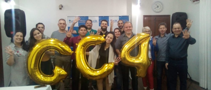 ALUNOS CELEBRAM CONCEITO 4 DO CURSO DE GESTÃO COMERCIAL