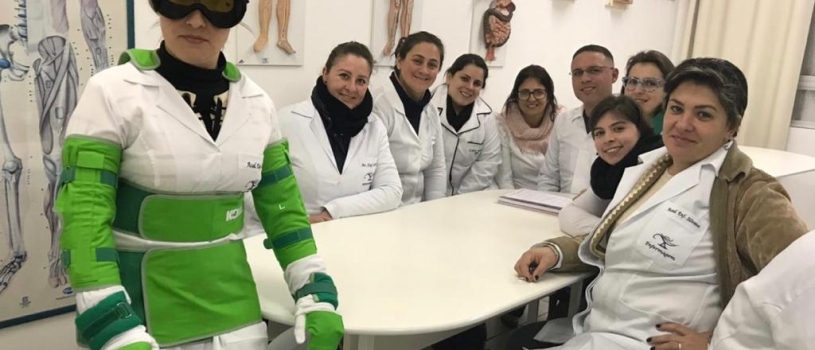 DISCIPLINA DE SAÚDE DO IDOSO REALIZA ATIVIDADE PRÁTICA COM EQUIPAMENTO SIMULADOR