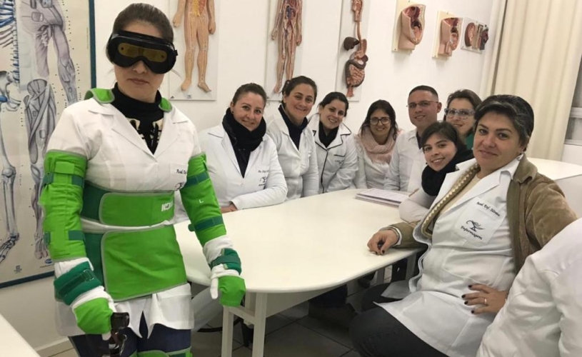 DISCIPLINA DE SAÚDE DO IDOSO REALIZA ATIVIDADE PRÁTICA COM EQUIPAMENTO SIMULADOR