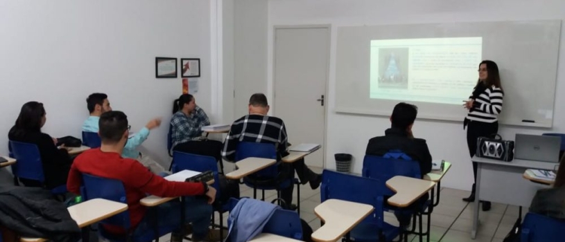 IMPACTO VISUAL, ORGANIZAÇÃO E ESPAÇO É TEMA DE AULA ESPECIAL PARA ACADÊMICOS DE TGC